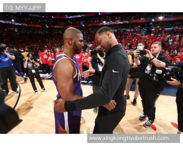 船记:保罗在更衣室中给予布朗米勒建议令人感到欣慰与期待 船记:保罗在更衣室中给予布朗米勒建议令人感到欣慰与期待